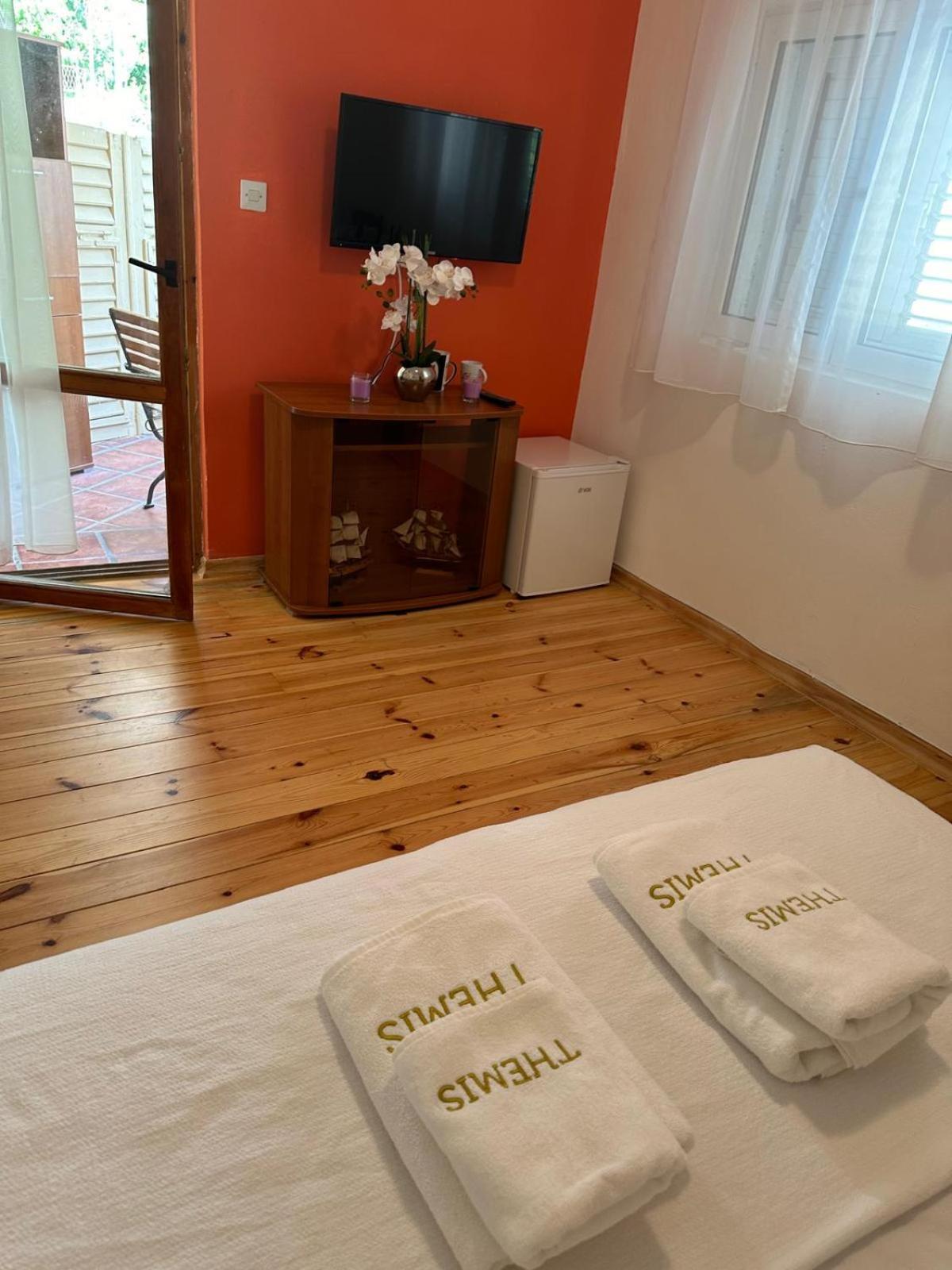 Themis Apart Hotel Kotor Luaran gambar