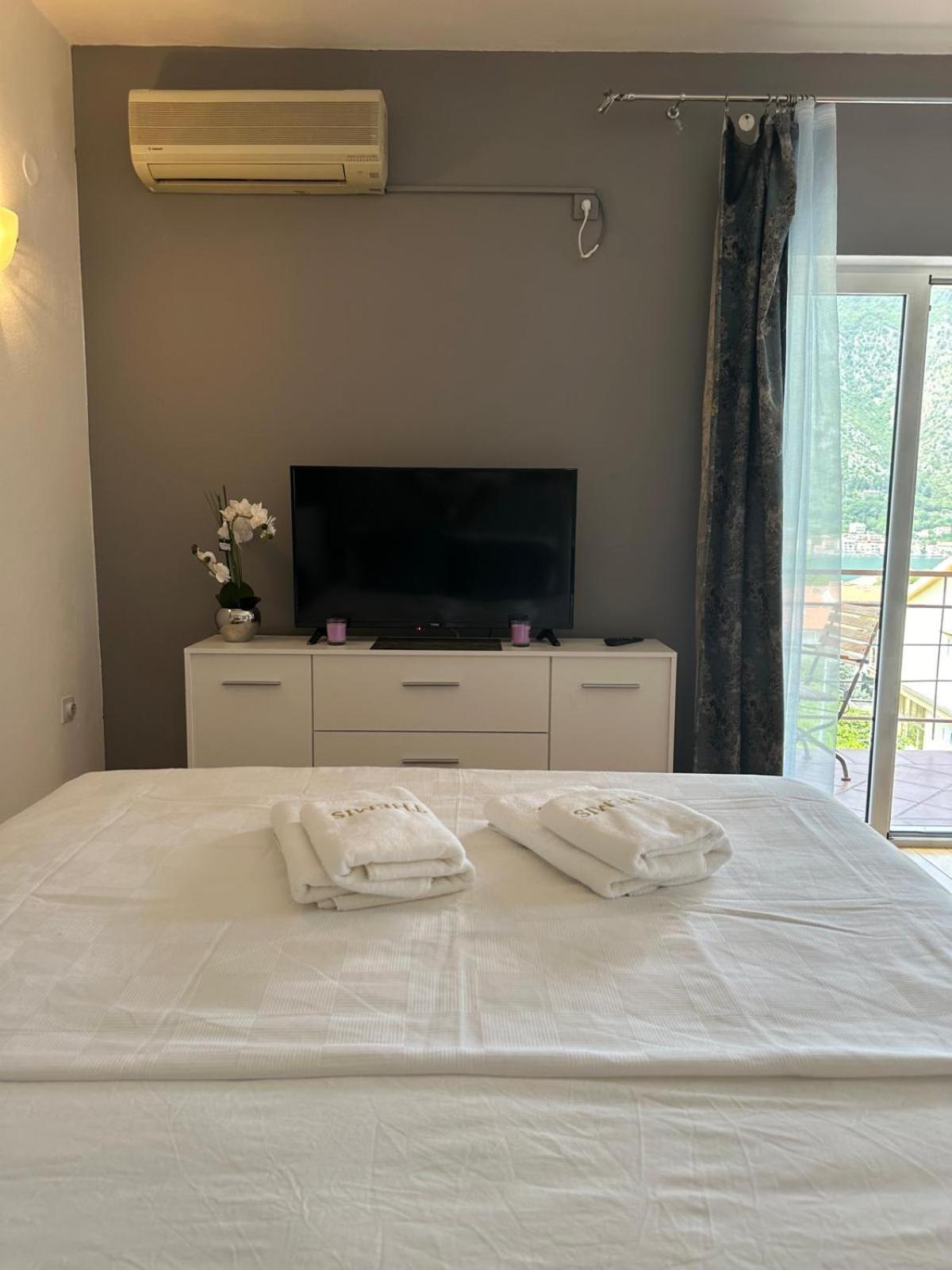 Themis Apart Hotel Kotor Luaran gambar