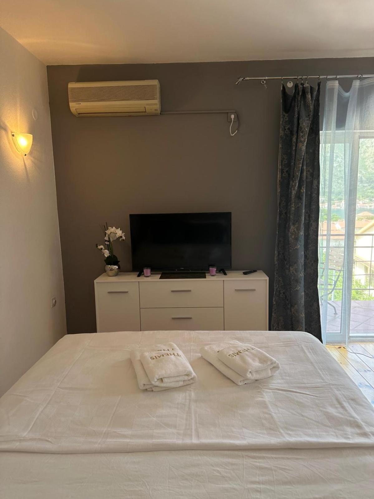 Themis Apart Hotel Kotor Luaran gambar